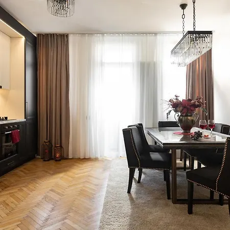 Qult - Invictus Apartment Bucharest