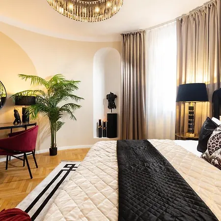 Qult - Invictus Apartment Bucharest