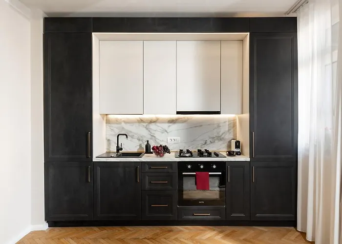 Apartment Qult - Invictus