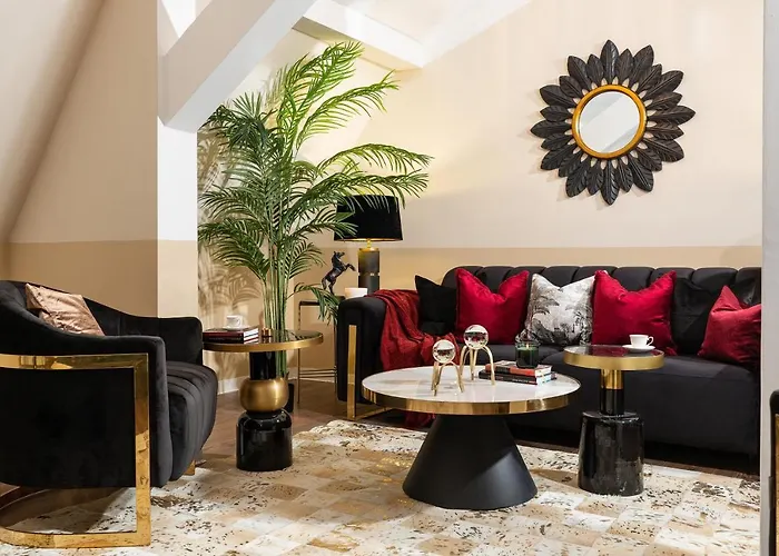 Qult - Invictus Apartment *