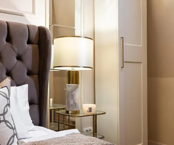 Qult - Invictus Apartment