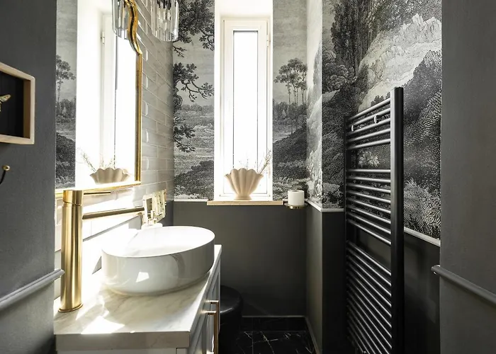 Qult - Invictus Apartment