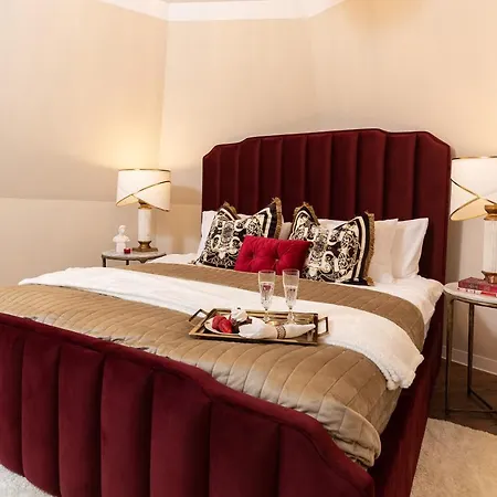 Apartament Qult - Invictus