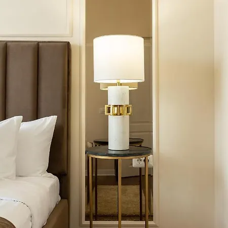 Qult - Invictus Apartment