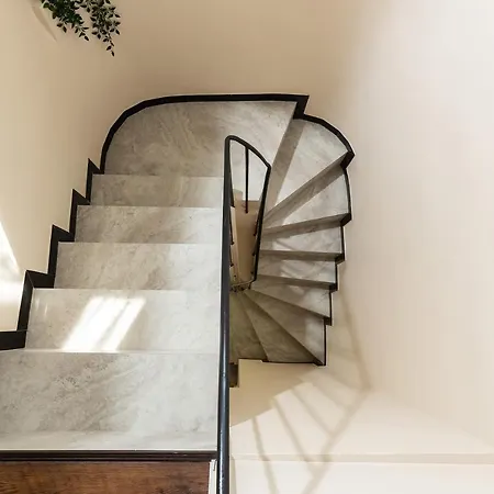 Apartament Qult - Invictus