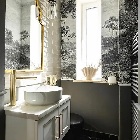 Qult - Invictus Apartment