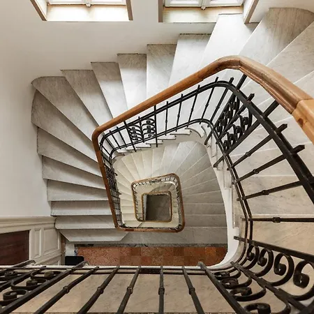 Qult - Invictus Apartment Bucharest