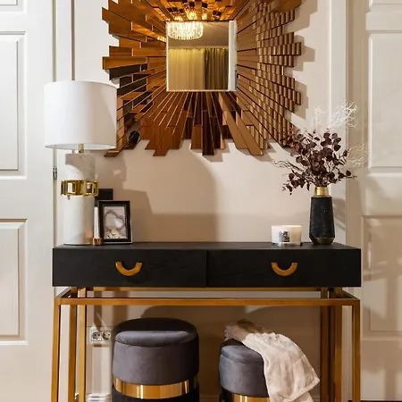 Qult - Invictus Apartament *