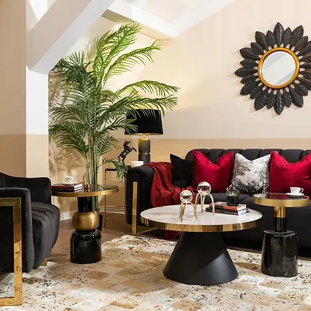 Qult - Invictus Apartament *