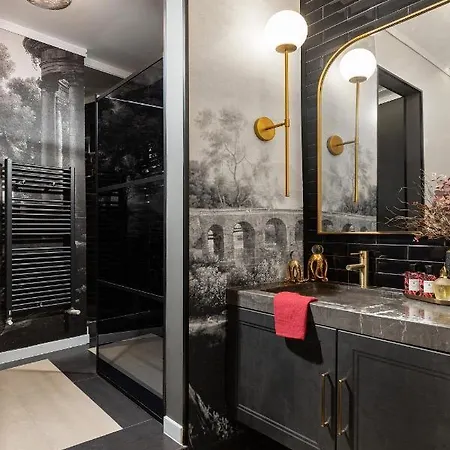 Qult - Invictus Apartament