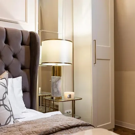 Qult - Invictus Apartament