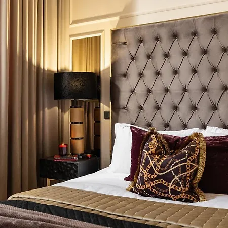 Qult - Invictus Apartament