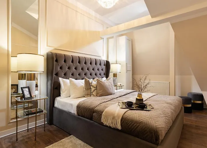 Qult - Invictus Apartment *