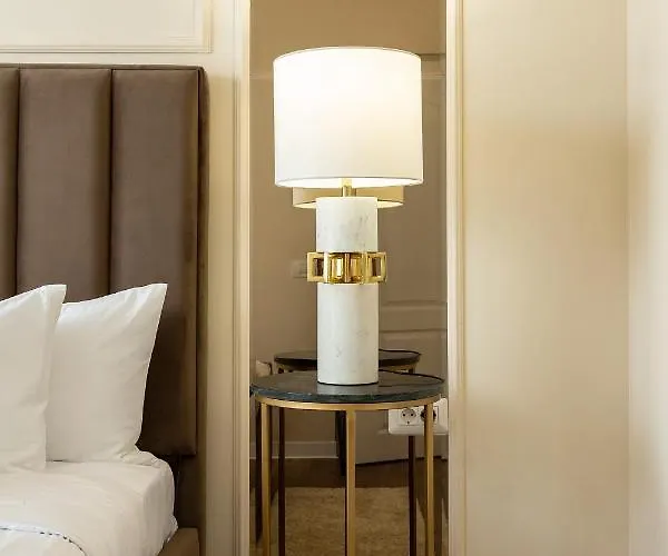 Qult - Invictus Apartment