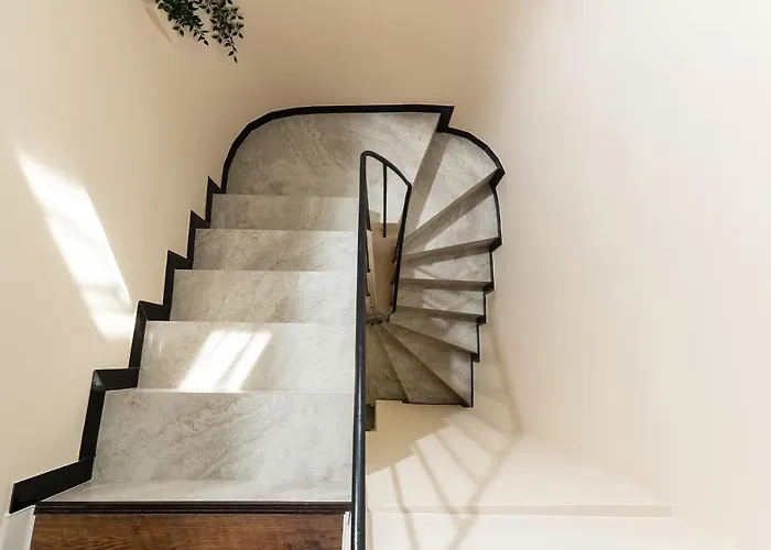 Apartment Qult - Invictus