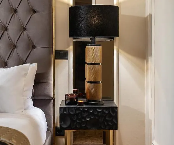 Qult - Invictus Apartment *