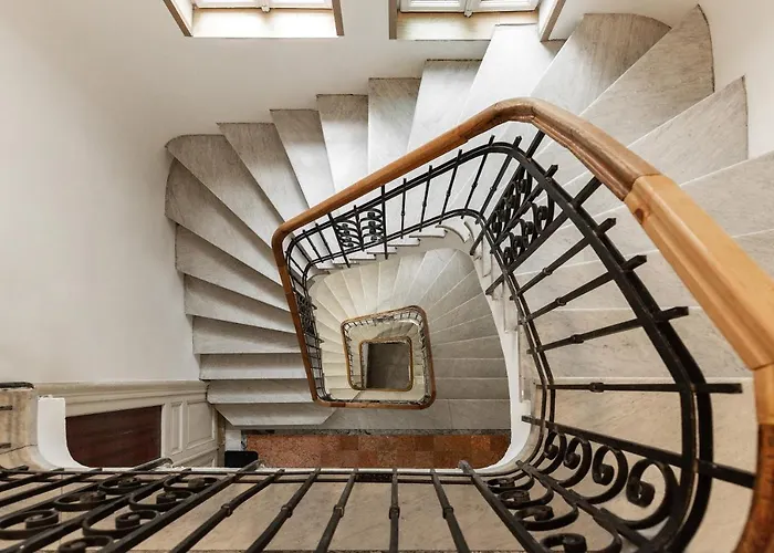 Qult - Invictus Apartment Bucharest