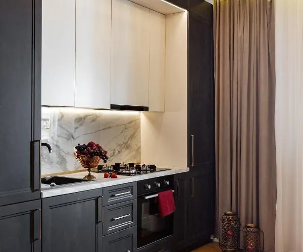 Apartment Qult - Invictus *