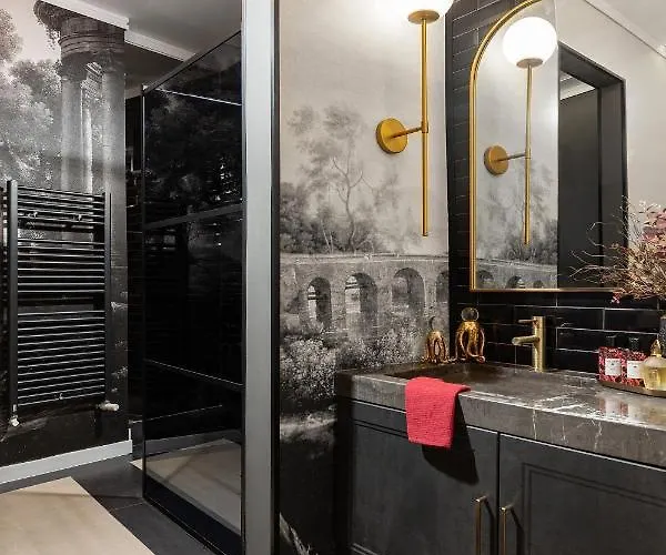 Qult - Invictus Apartment