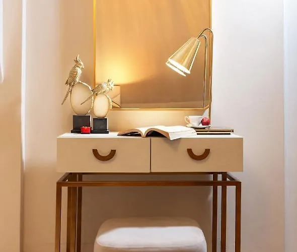 Qult - Invictus Apartment *