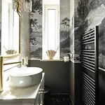 Qult - Invictus شقة