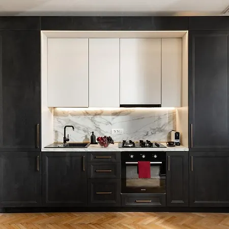 Apartament Qult - Invictus