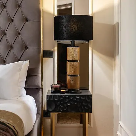 Qult - Invictus Apartment *