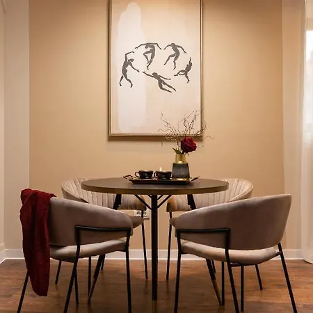 Qult - Invictus בוקרשט