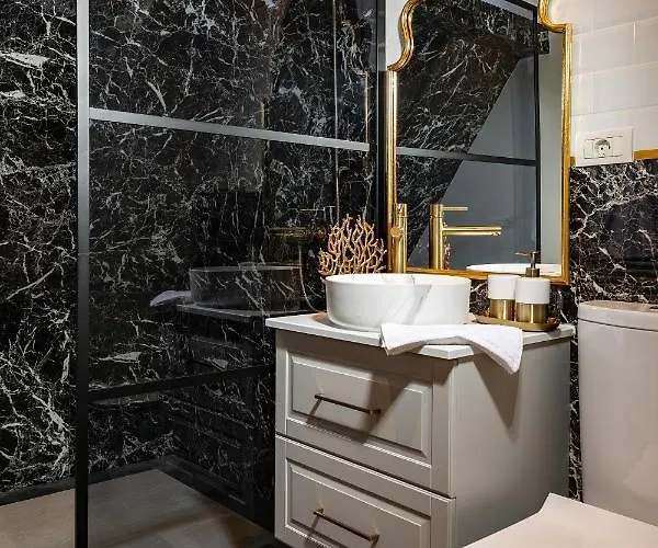 Qult - Invictus Daire