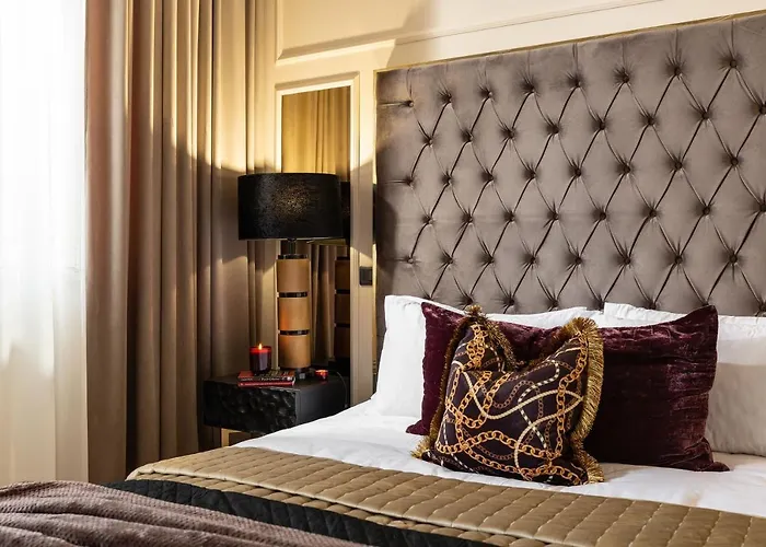 Qult - Invictus Апартаменти